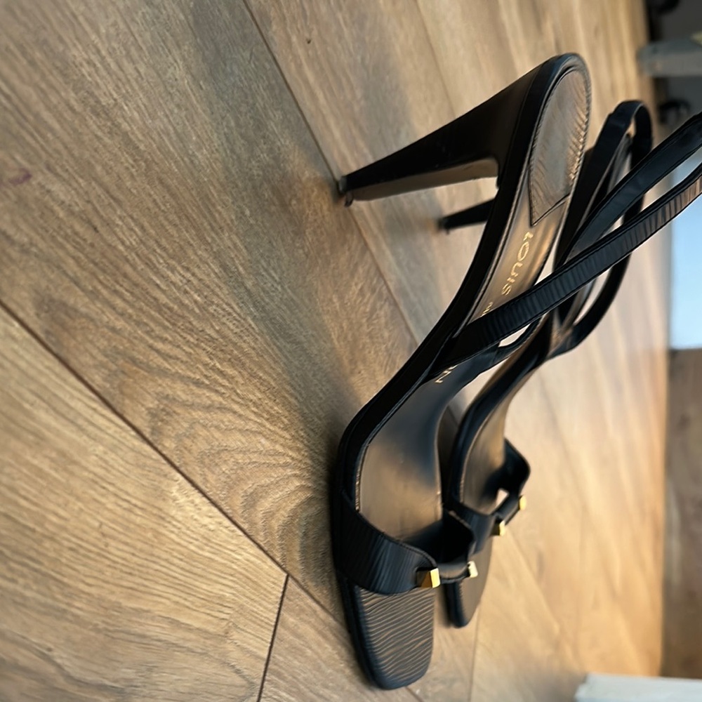 LOUIS VUITTON Black and Gold Heels with Elegant Design - Picture 8 of 13